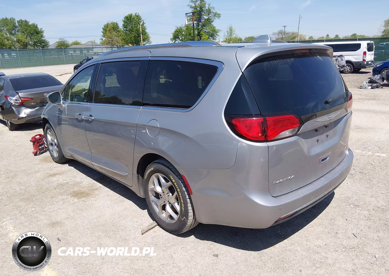 2018 Chrysler Pacifica Limited VIN:2C4RC1GG1JR251978 - 3