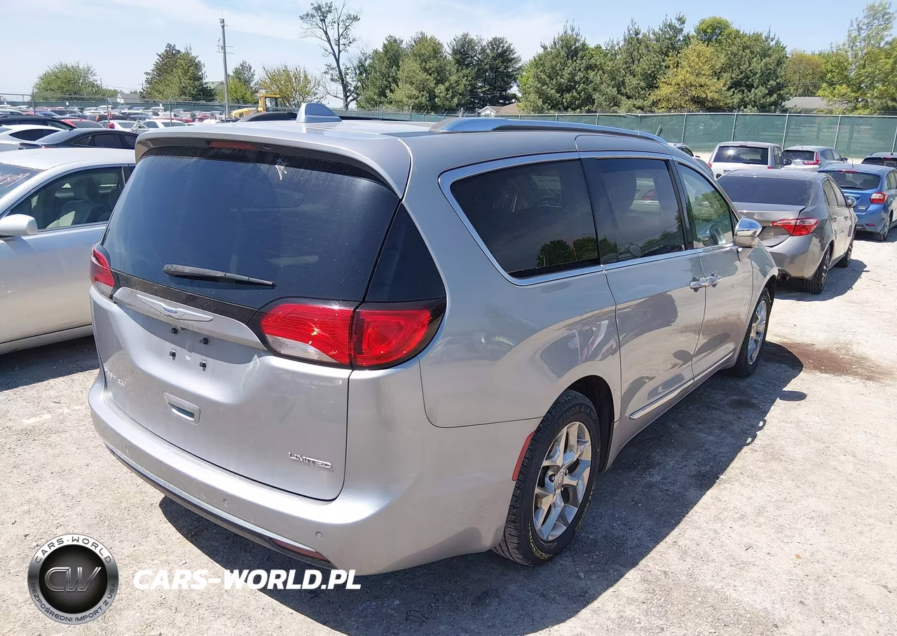 2018 Chrysler Pacifica Limited VIN:2C4RC1GG1JR251978 - 4