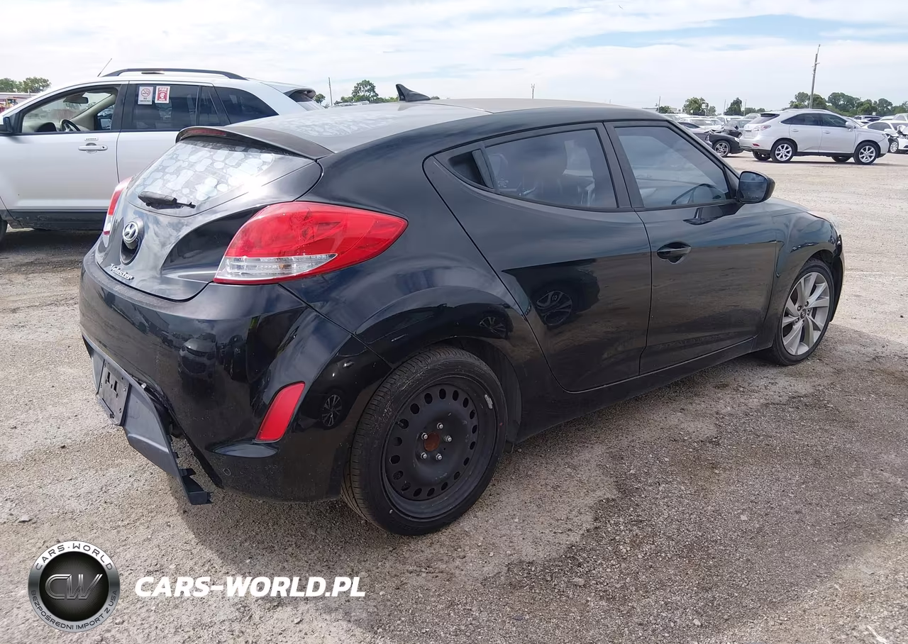 2016 Hyundai Veloster VIN:KMHTC6AD6GU281602 - 4