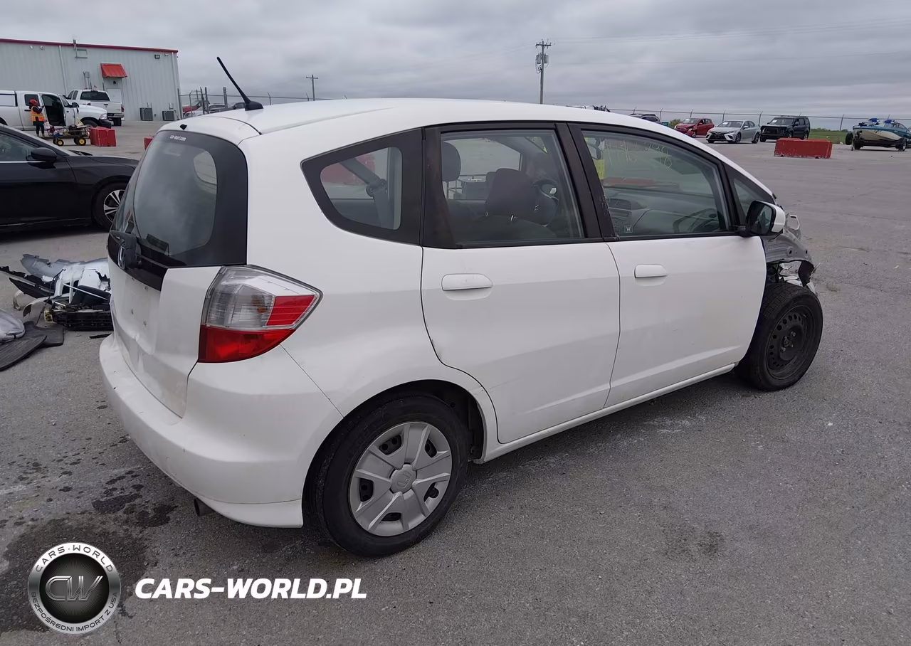2013 Honda Fit VIN:JHMGE8H35DC035519 - 4