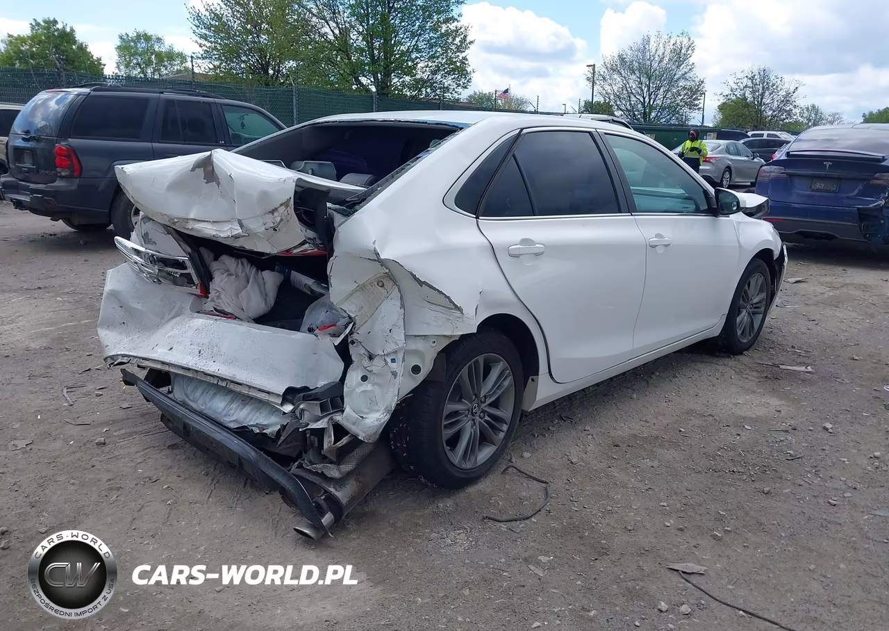 2017 Toyota Camry Se VIN:4T1BF1FKXHU635815 - 4
