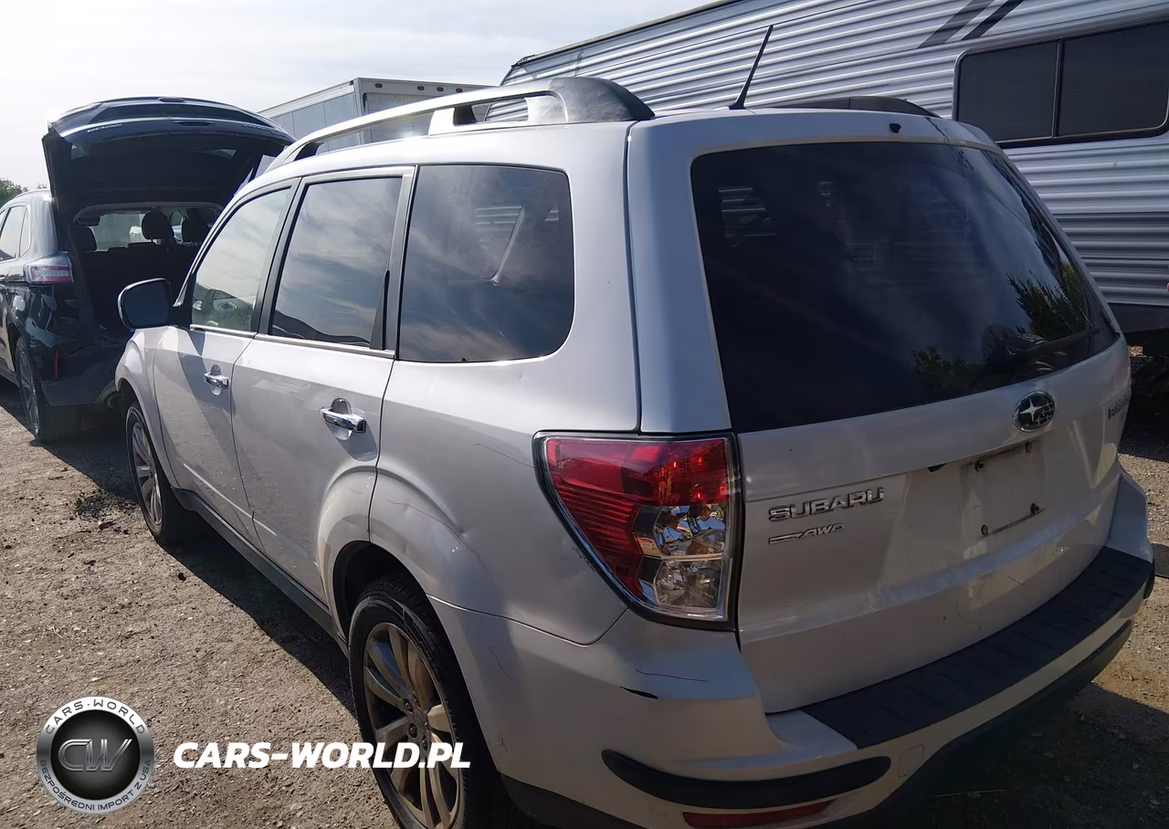 2013 Subaru Forester 2.5X Premium VIN:JF2SHADCXDH429652 - 3