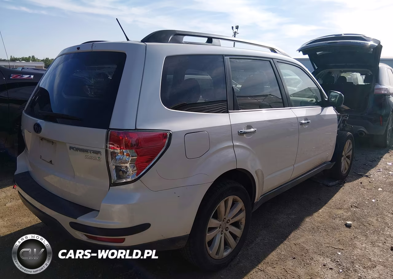 2013 Subaru Forester 2.5X Premium VIN:JF2SHADCXDH429652 - 4