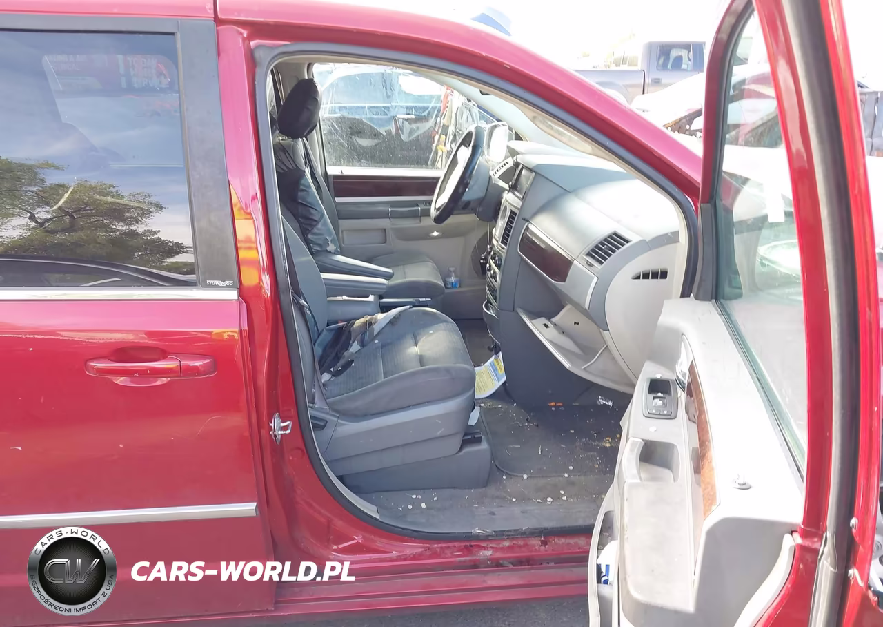 2010 Chrysler Town & Country Touring VIN:2A4RR5D1XAR137090 - 5