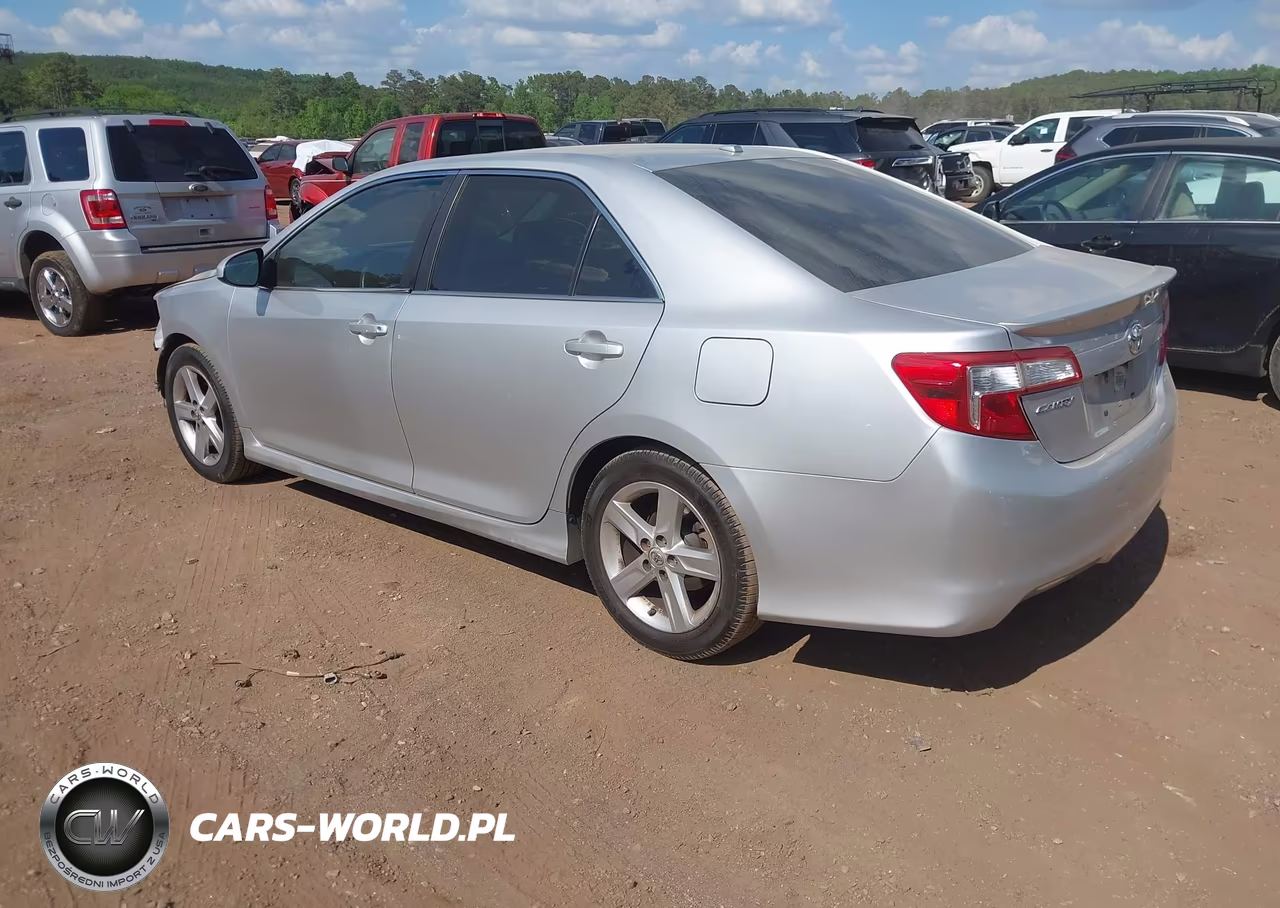 2014 Toyota Camry Se VIN:4T1BF1FK2EU393212 - 3