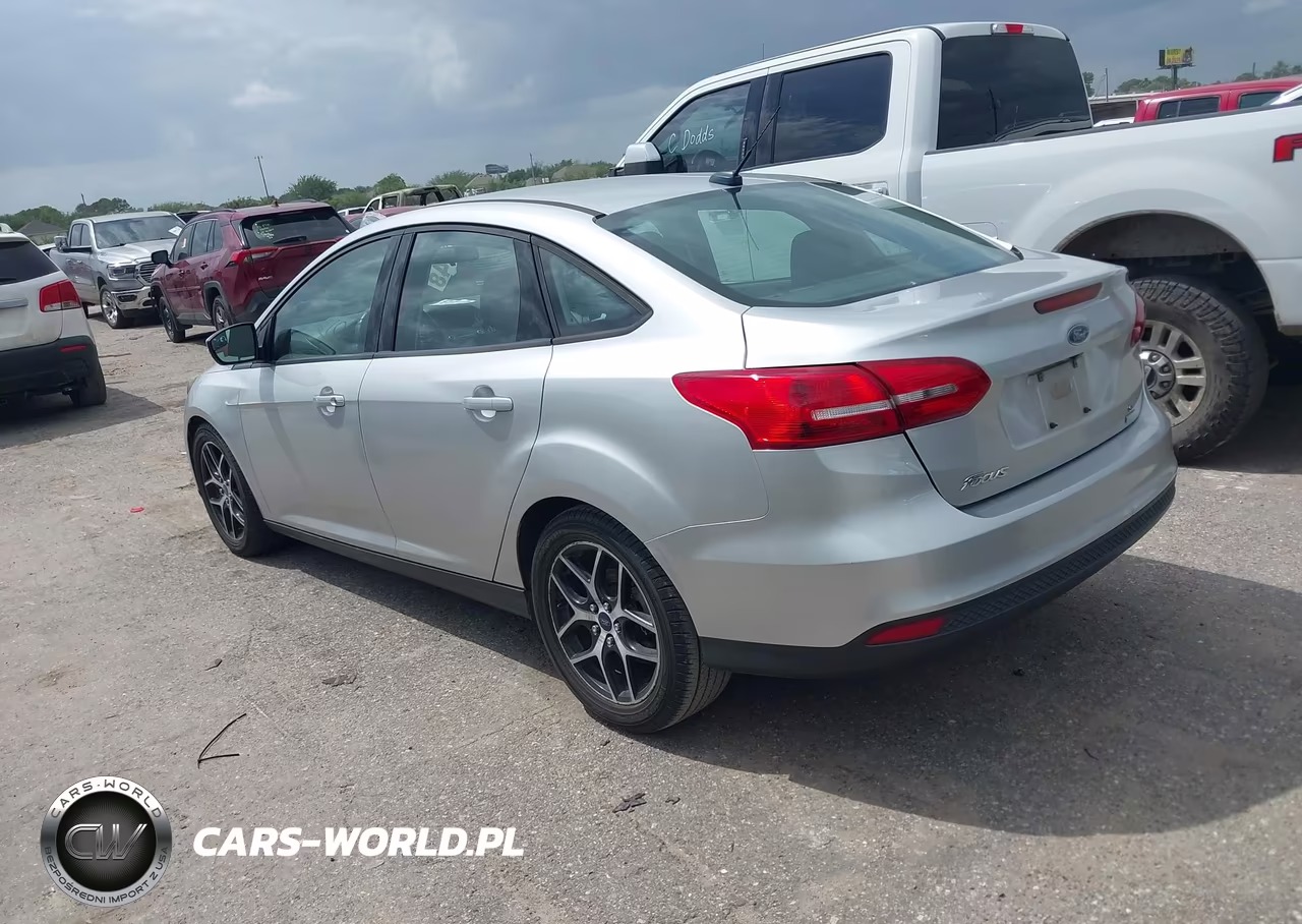 2017 Ford Focus Se VIN:1FADP3FEXHL283816 - 3