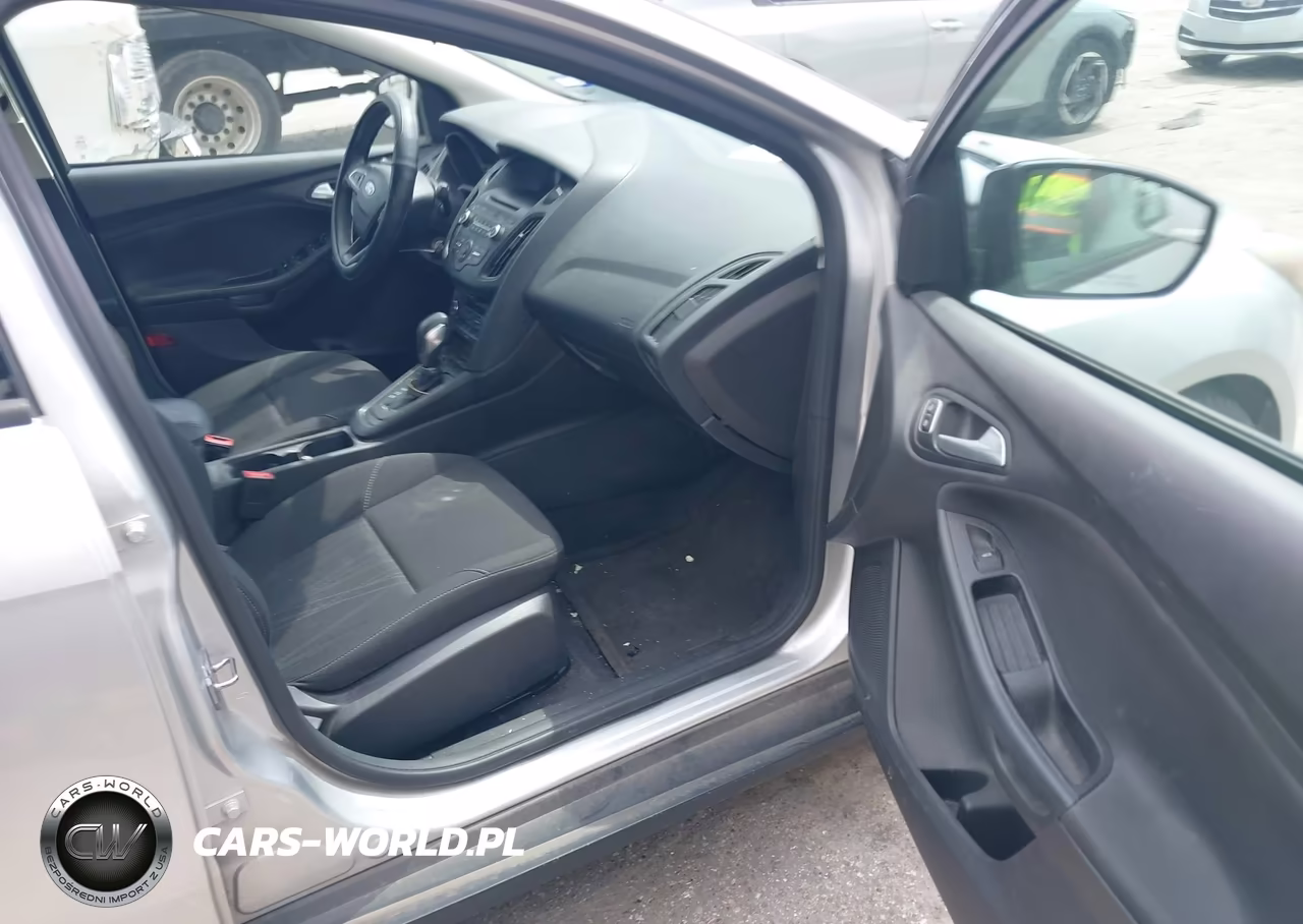 2017 Ford Focus Se VIN:1FADP3FEXHL283816 - 5