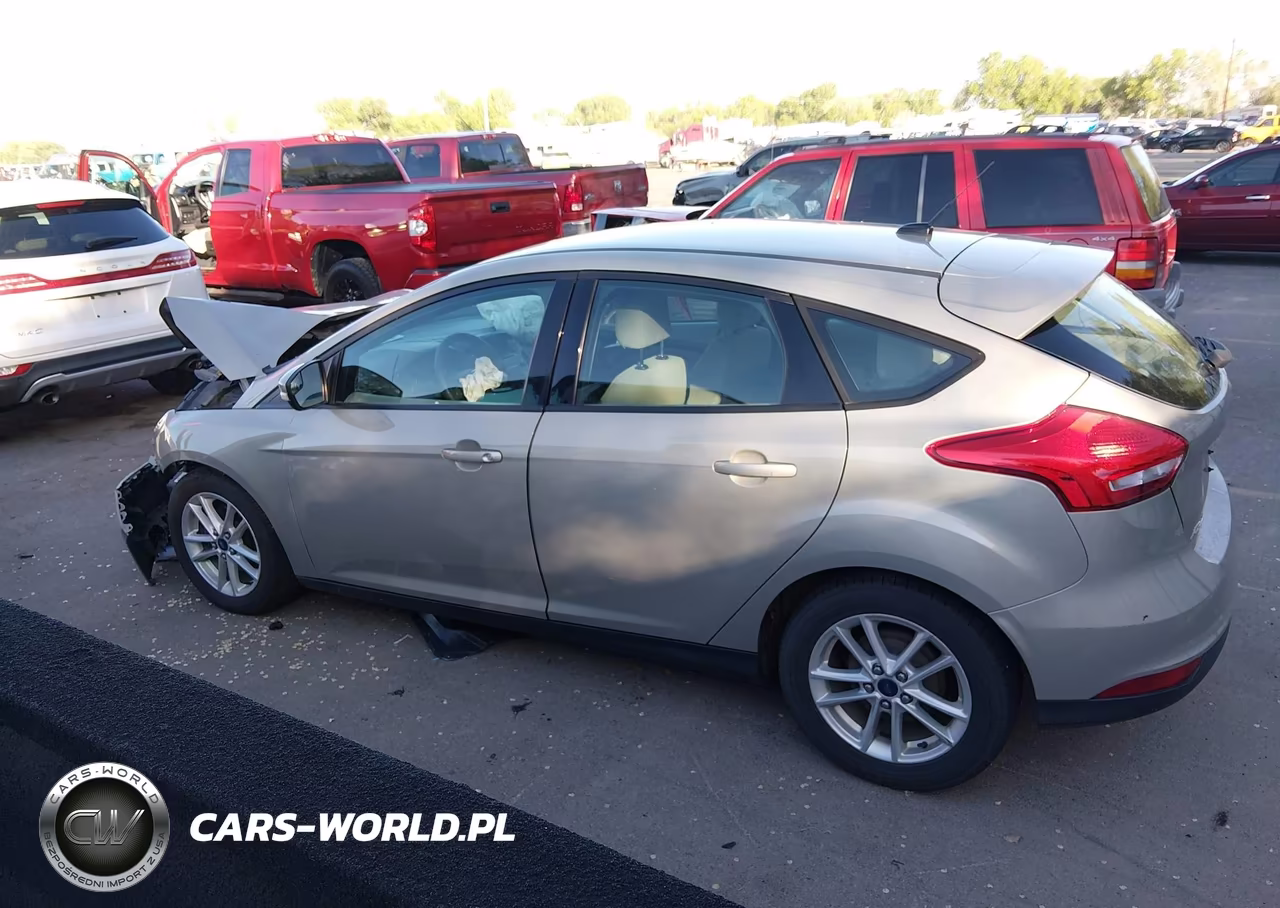 2015 Ford Focus Se VIN:1FADP3K27FL256596 - 14