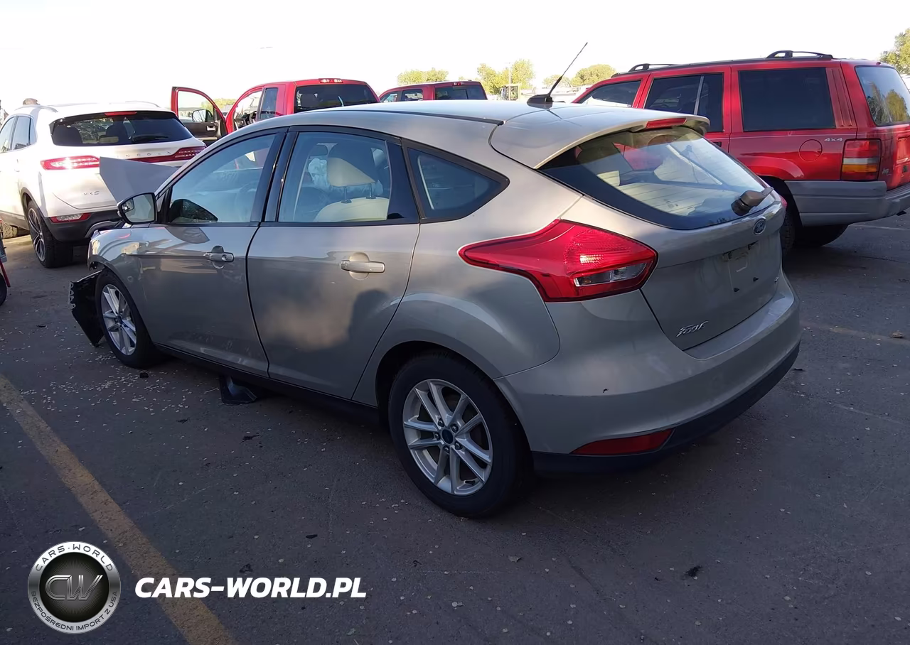 2015 Ford Focus Se VIN:1FADP3K27FL256596 - 3