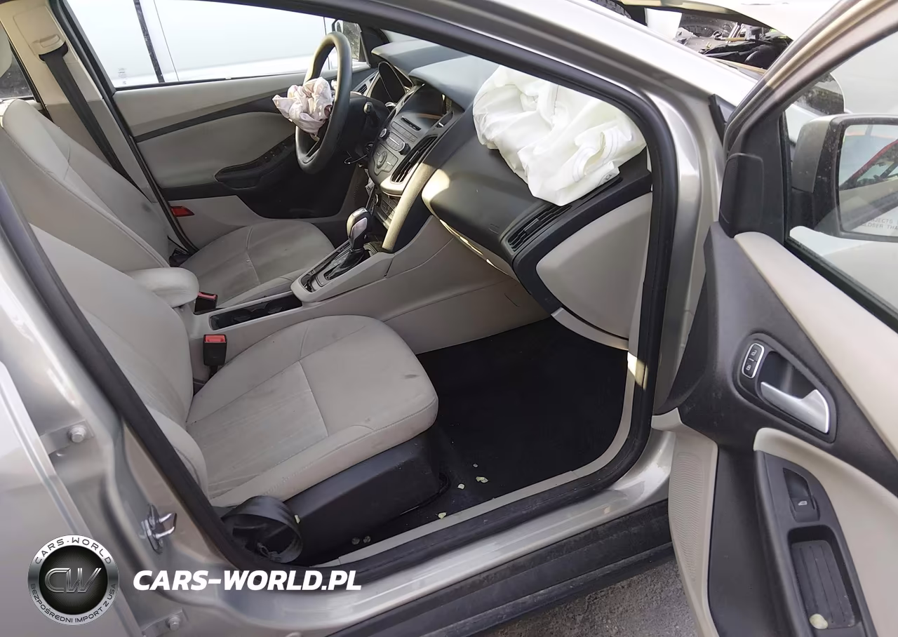 2015 Ford Focus Se VIN:1FADP3K27FL256596 - 5