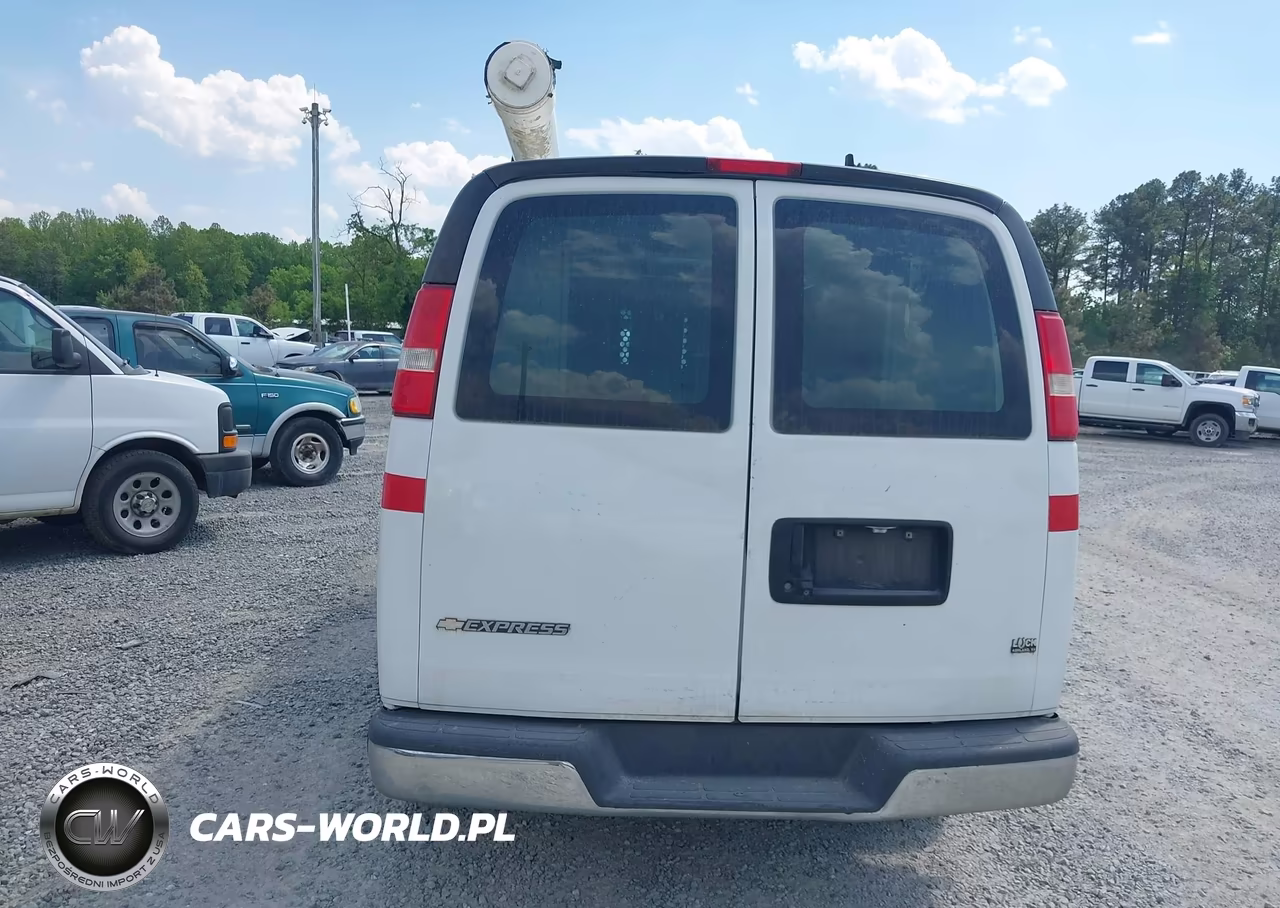 2018 Chevrolet Express 2500 Work Van VIN:1GCWGAFG5J1910531 - 16