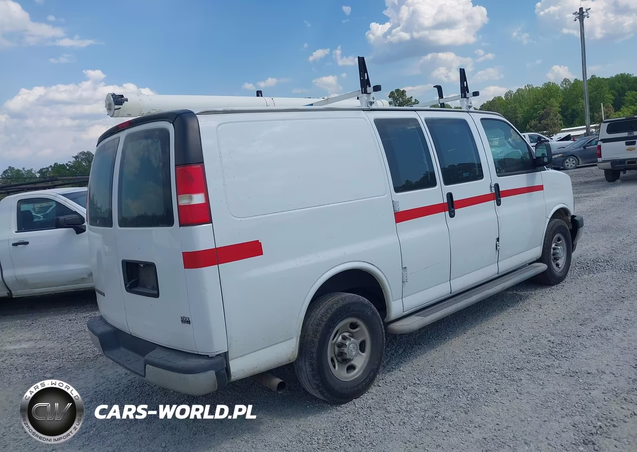 2018 Chevrolet Express 2500 Work Van VIN:1GCWGAFG5J1910531 - 4