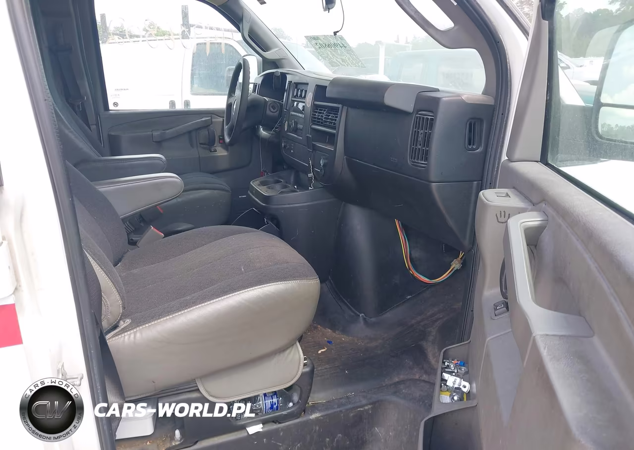 2018 Chevrolet Express 2500 Work Van VIN:1GCWGAFG5J1910531 - 5