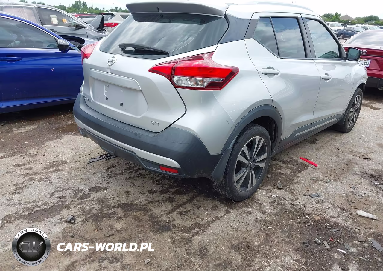 2018 Nissan Kicks Sr VIN:3N1CP5CU8JL497116 - 4