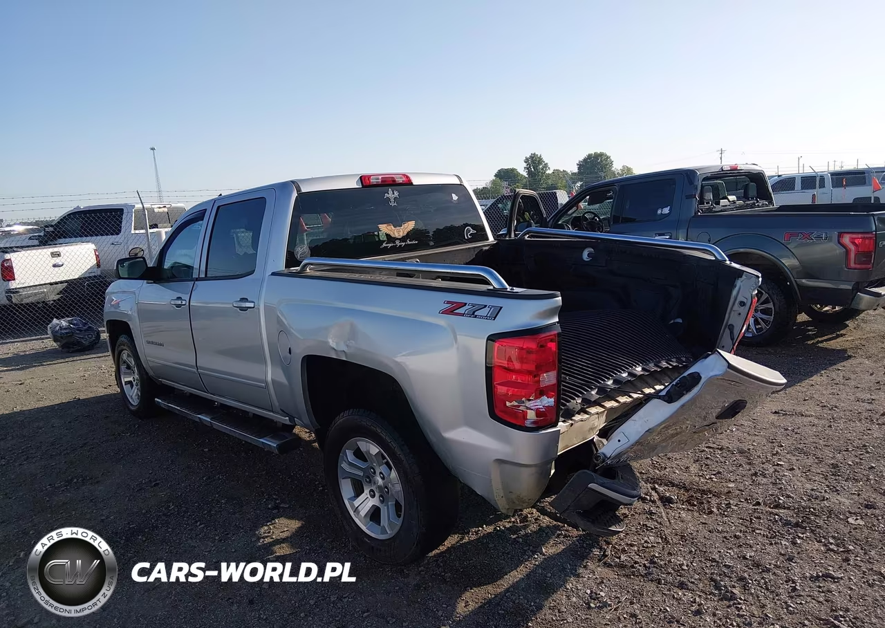2018 Chevrolet Silverado 1500 2Lt VIN:3GCUKREC3JG354658 - 3