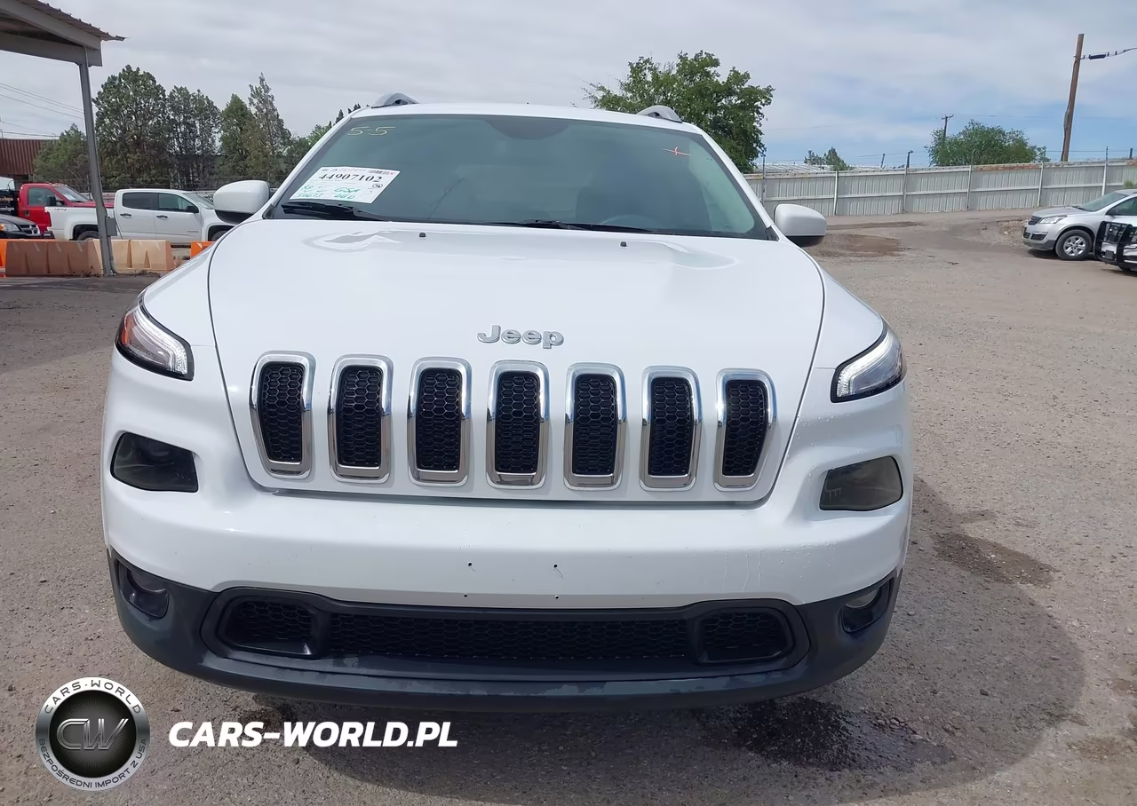 2018 Jeep Cherokee Latitude 4X4 VIN:1C4PJMCB0JD569053 - 15