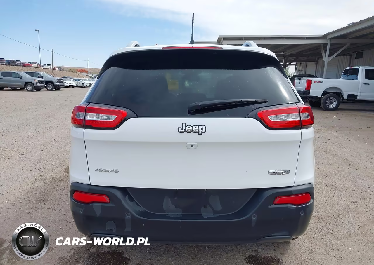 2018 Jeep Cherokee Latitude 4X4 VIN:1C4PJMCB0JD569053 - 19
