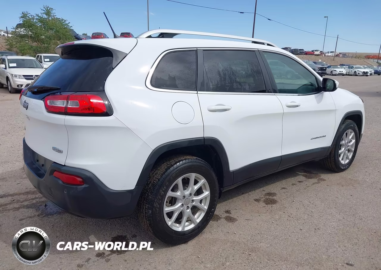 2018 Jeep Cherokee Latitude 4X4 VIN:1C4PJMCB0JD569053 - 4