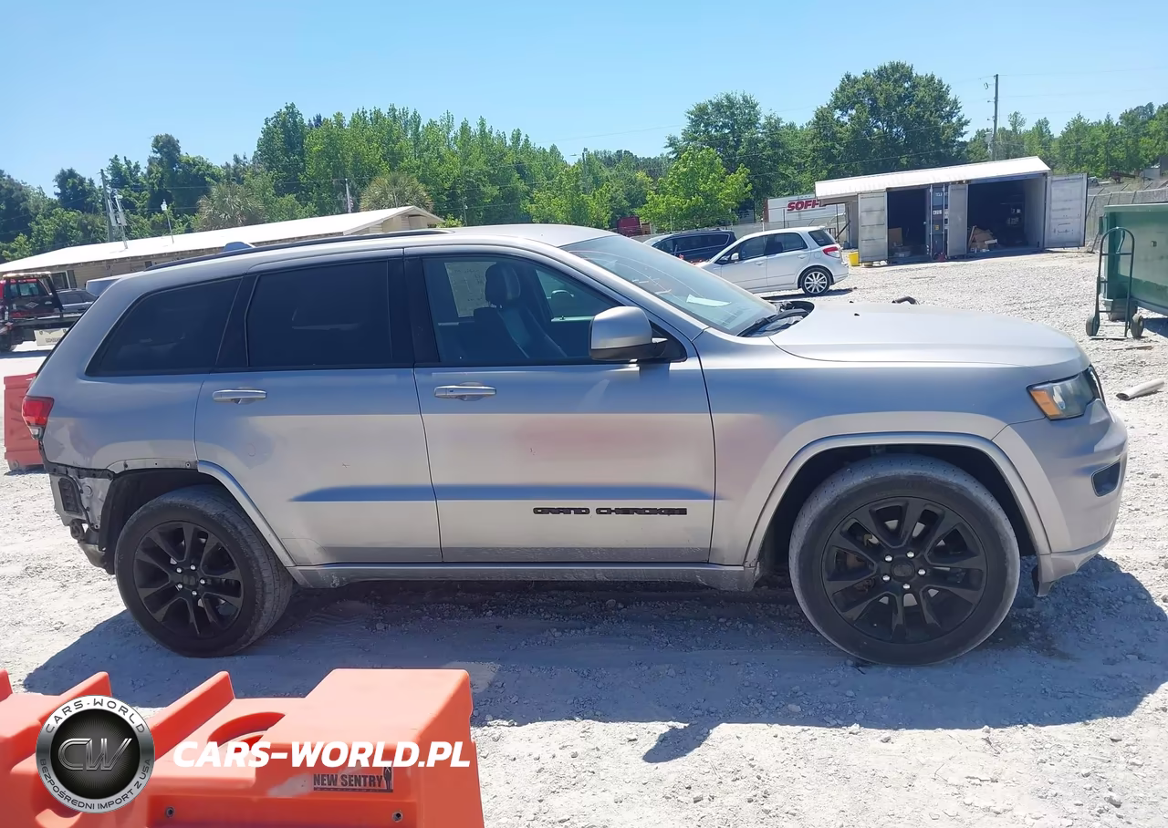 2018 Jeep Grand Cherokee Altitude 4X2 VIN:1C4RJEAG3JC208466 - 13