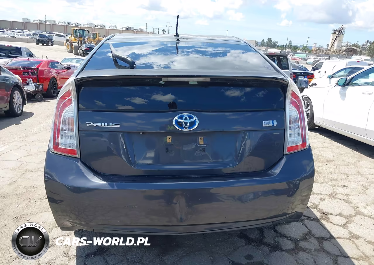 2015 Toyota Prius Two VIN:JTDKN3DU7F1877662 - 16