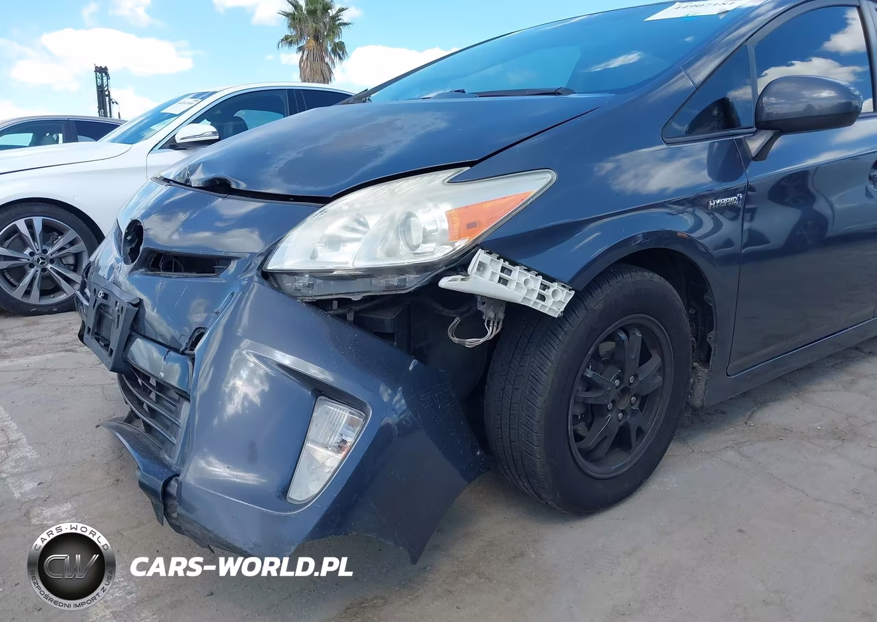 2015 Toyota Prius Two VIN:JTDKN3DU7F1877662 - 19