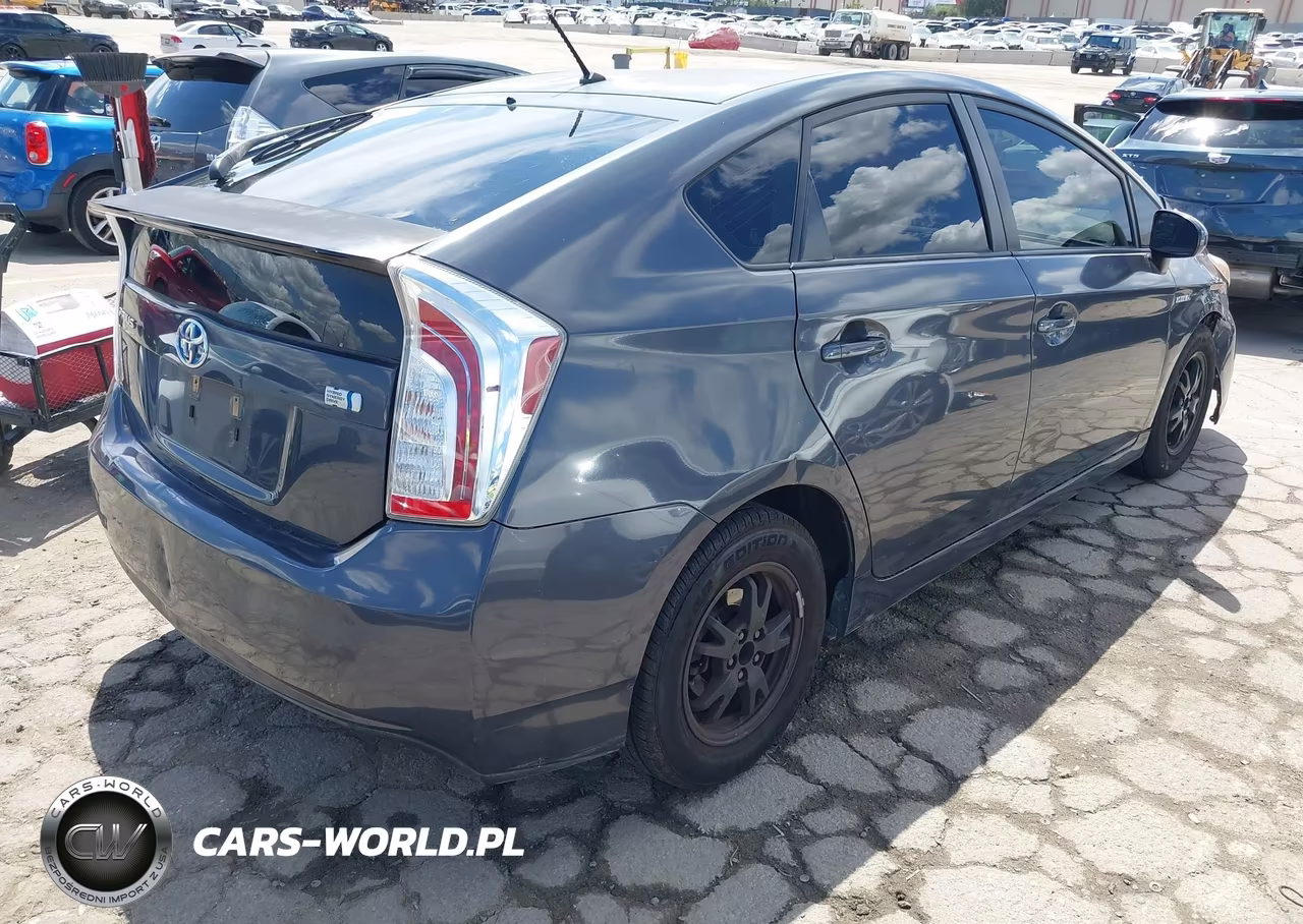 2015 Toyota Prius Two VIN:JTDKN3DU7F1877662 - 4