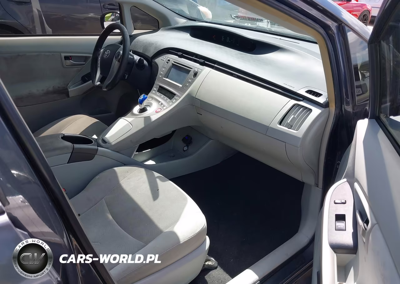 2015 Toyota Prius Two VIN:JTDKN3DU7F1877662 - 5