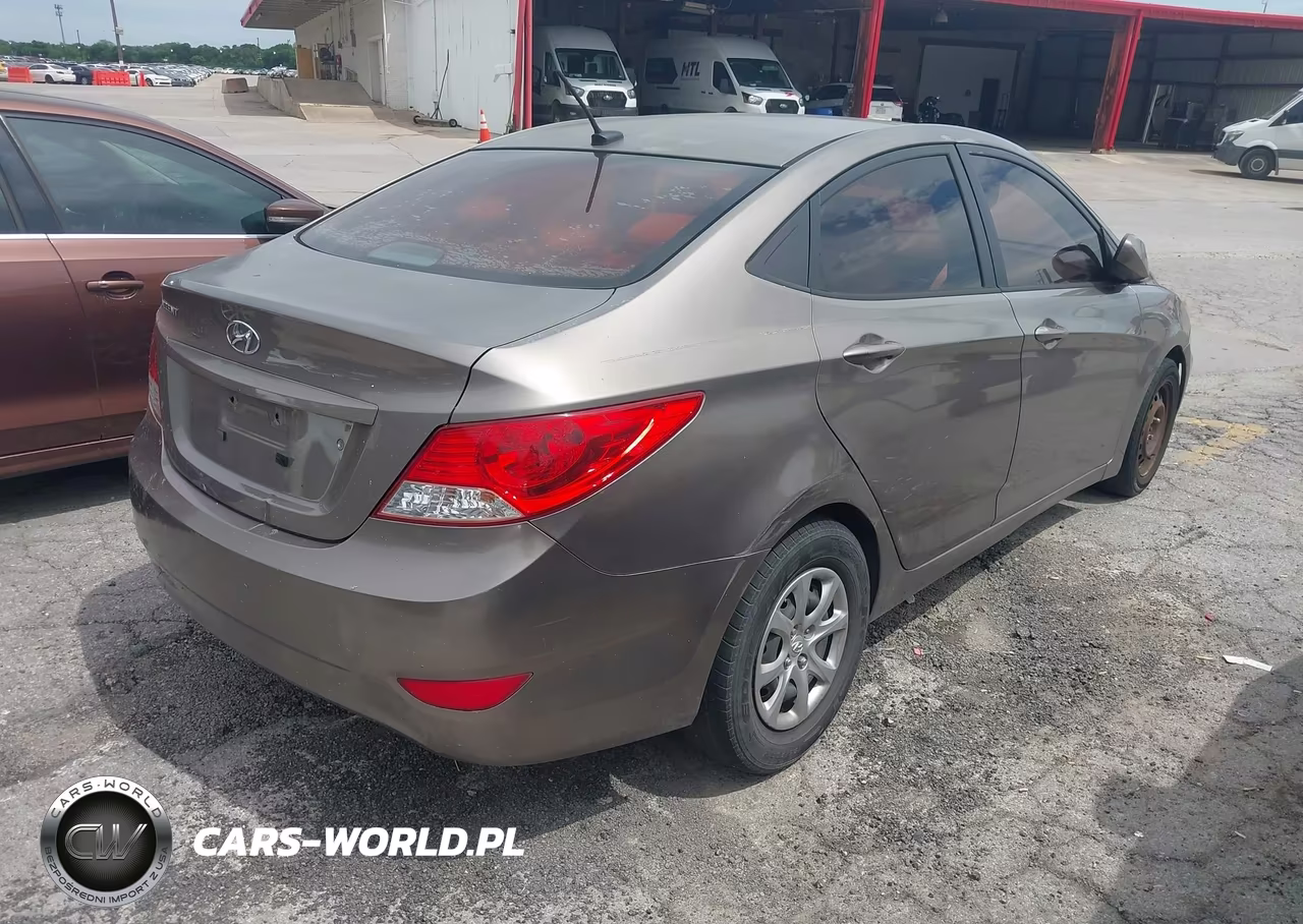 2013 Hyundai Accent Gls VIN:KMHCT4AEXDU449296 - 4
