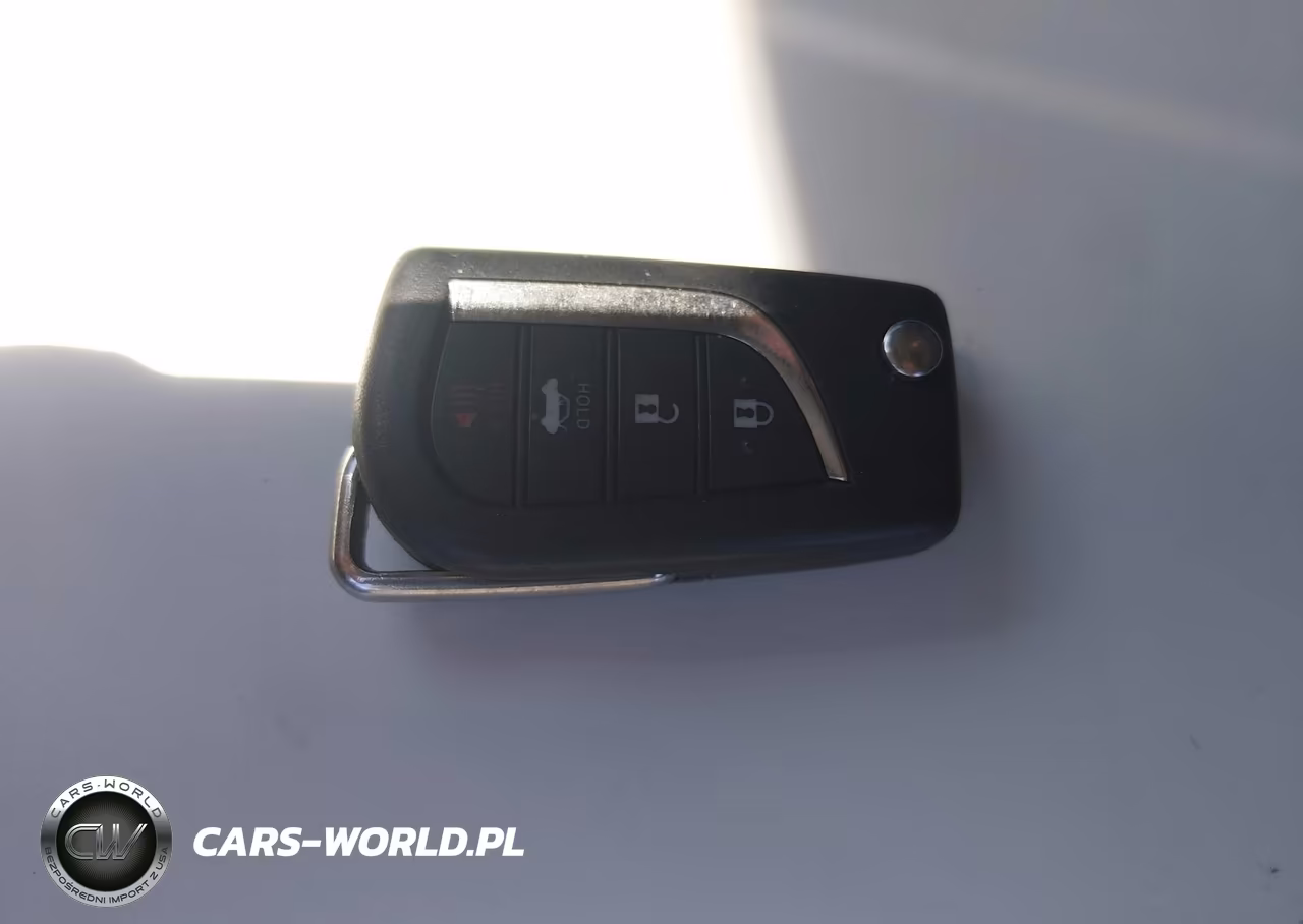 2020 Toyota Camry Le VIN:4T1C11AKXLU319222 - 11
