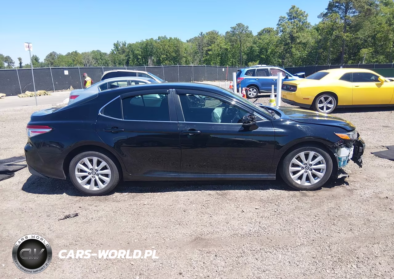 2020 Toyota Camry Le VIN:4T1C11AKXLU319222 - 13
