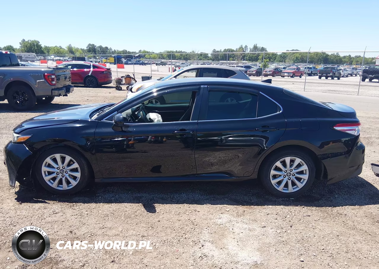 2020 Toyota Camry Le VIN:4T1C11AKXLU319222 - 14