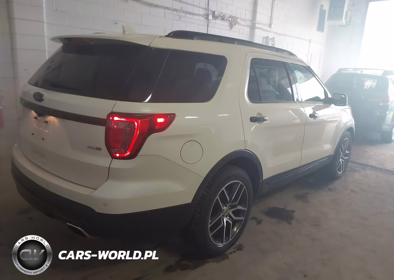 2016 Ford Explorer Sport VIN:1FM5K8GTXGGC04686 - 4