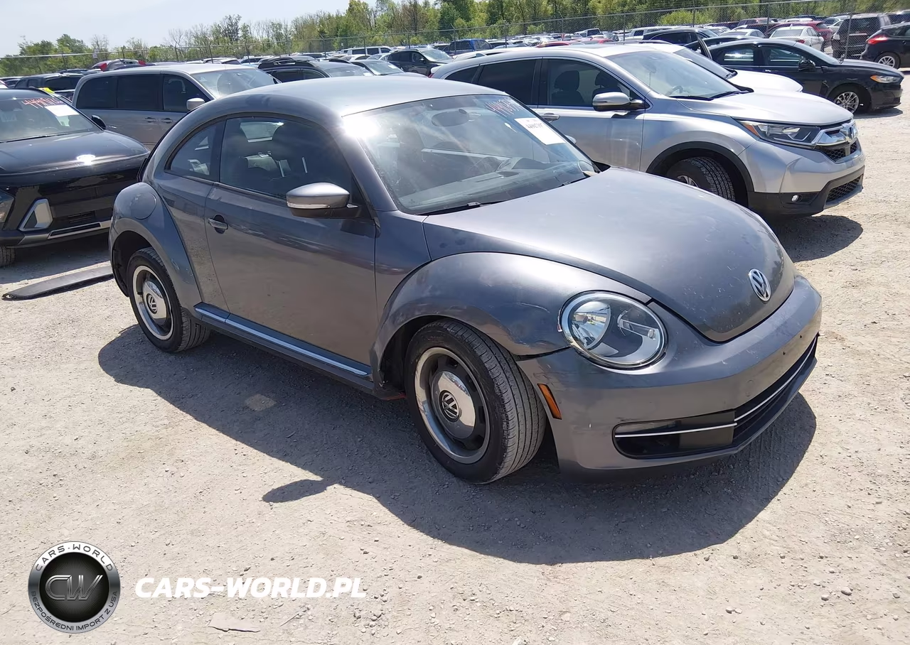 2012 Volkswagen Beetle 2.5L – zdjęcie 1 z 17