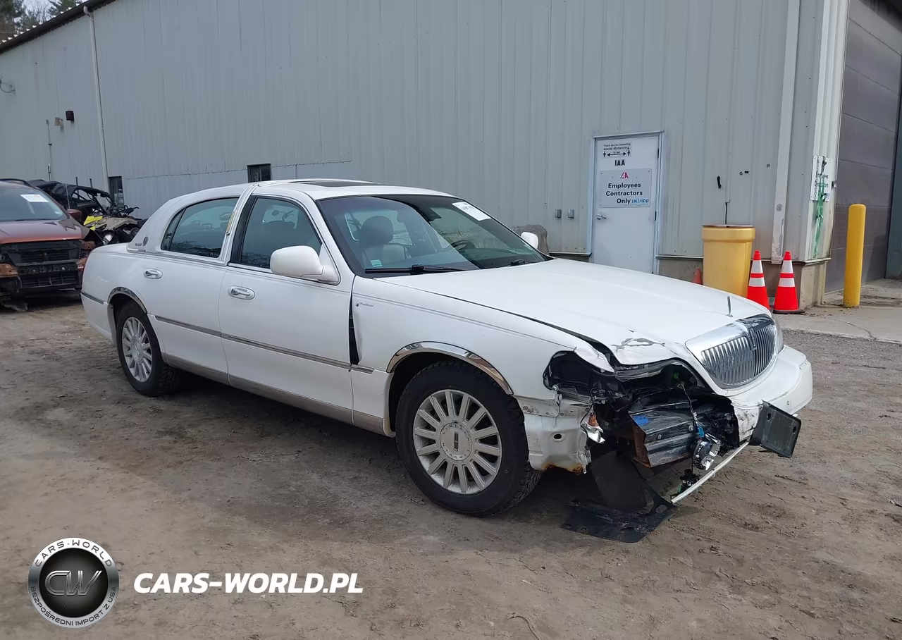 2003 Lincoln Town Car Signature