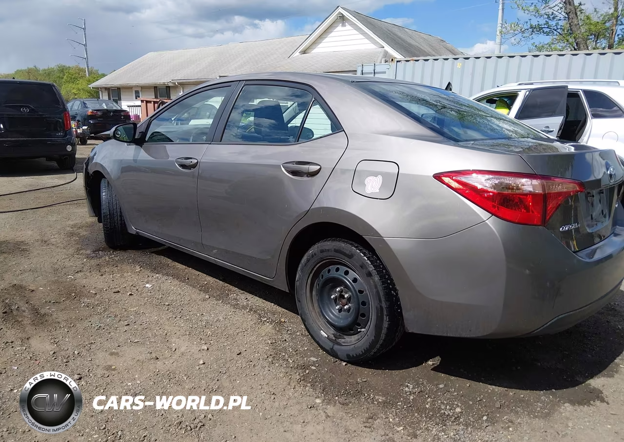 2017 Toyota Corolla Le VIN:2T1BURHE0HC822705 - 3
