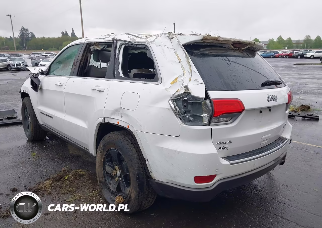 2018 Jeep Grand Cherokee Sterling Edition 4X4 VIN:1C4RJFBT7JC250897 - 3
