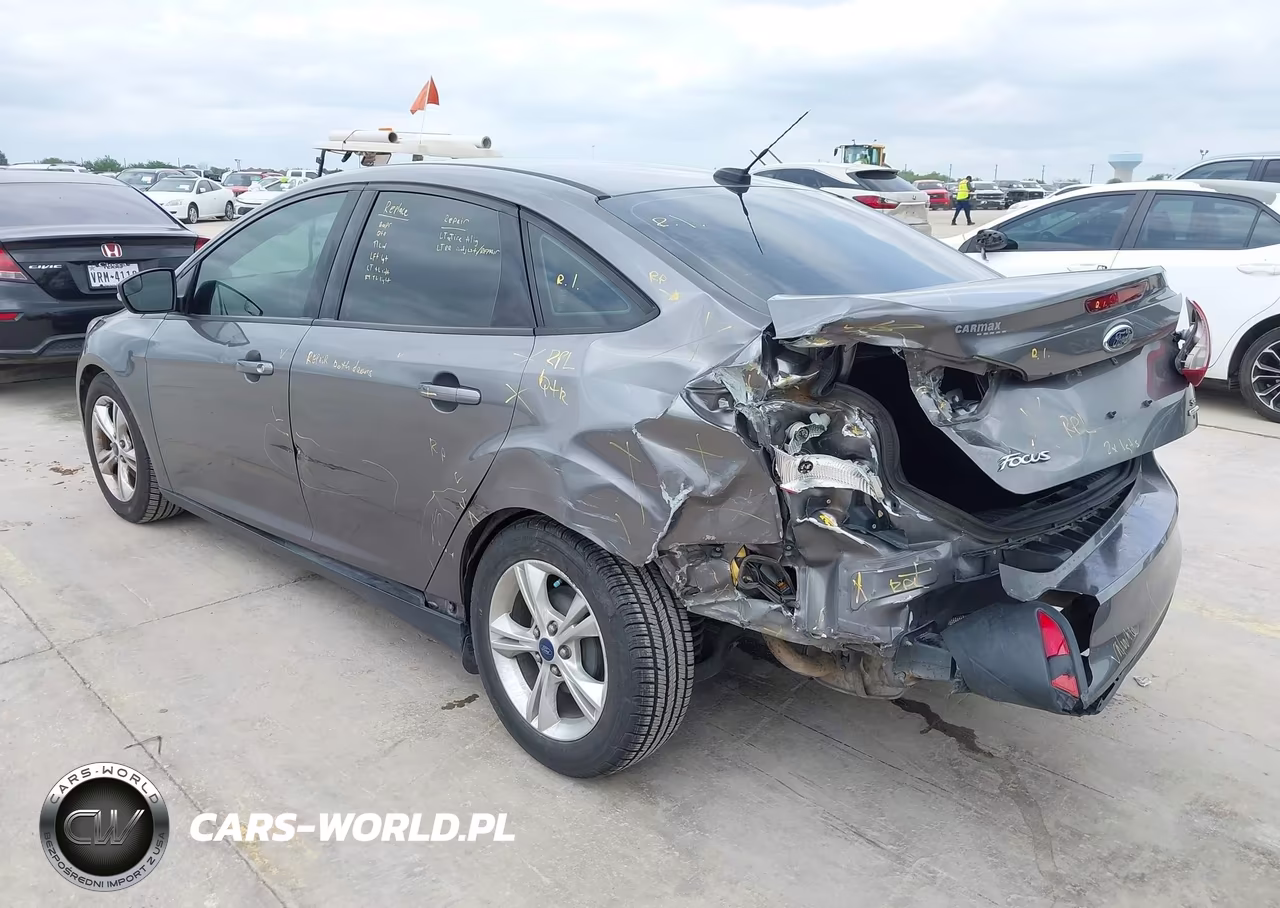 2014 Ford Focus Se VIN:1FADP3F29EL275949 - 3