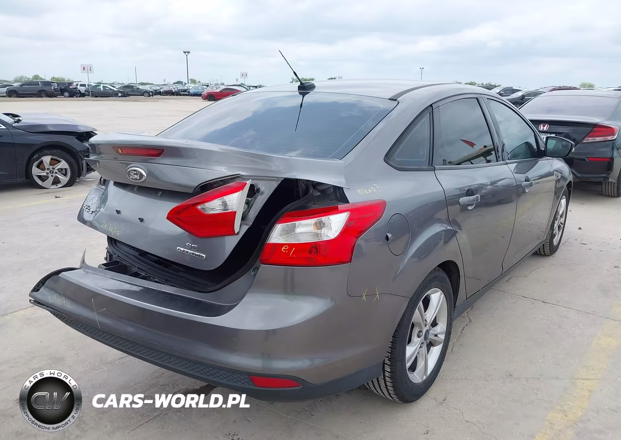 2014 Ford Focus Se VIN:1FADP3F29EL275949 - 4