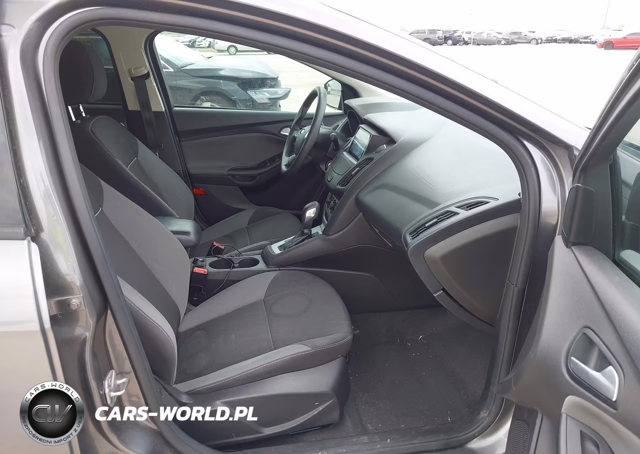 2014 Ford Focus Se VIN:1FADP3F29EL275949 - 5