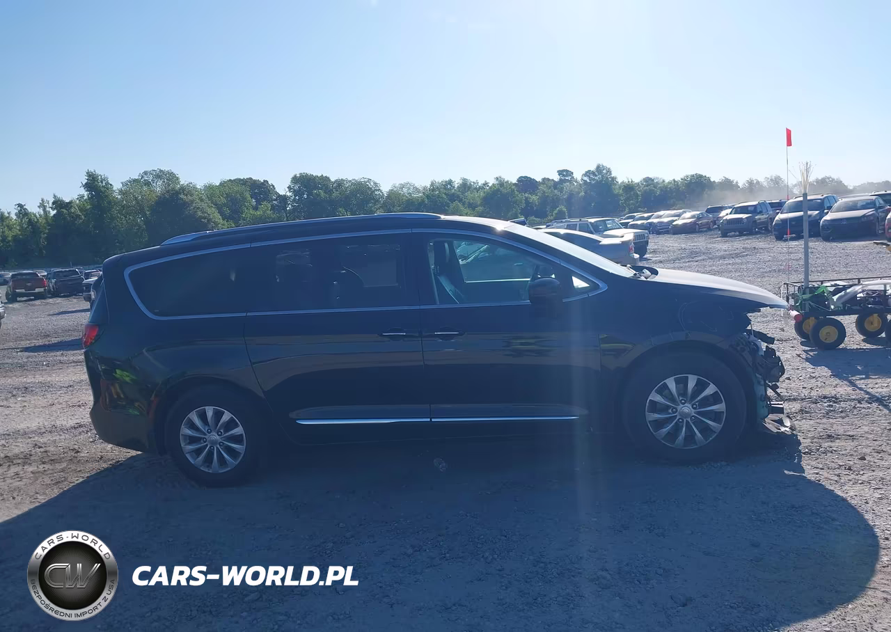 2019 Chrysler Pacifica Touring L VIN:2C4RC1BG0KR650289 - 13