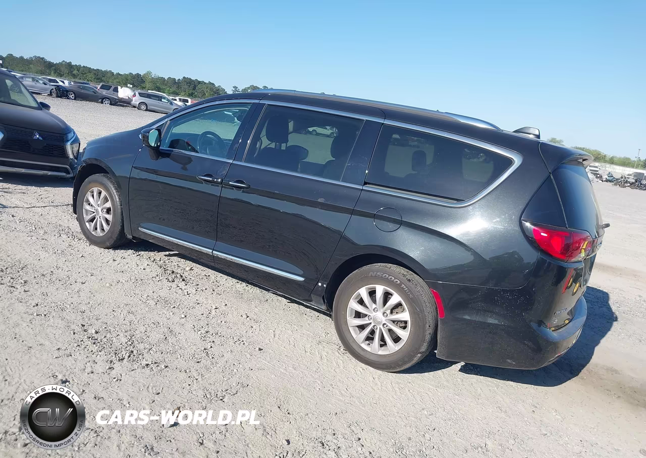 2019 Chrysler Pacifica Touring L VIN:2C4RC1BG0KR650289 - 3