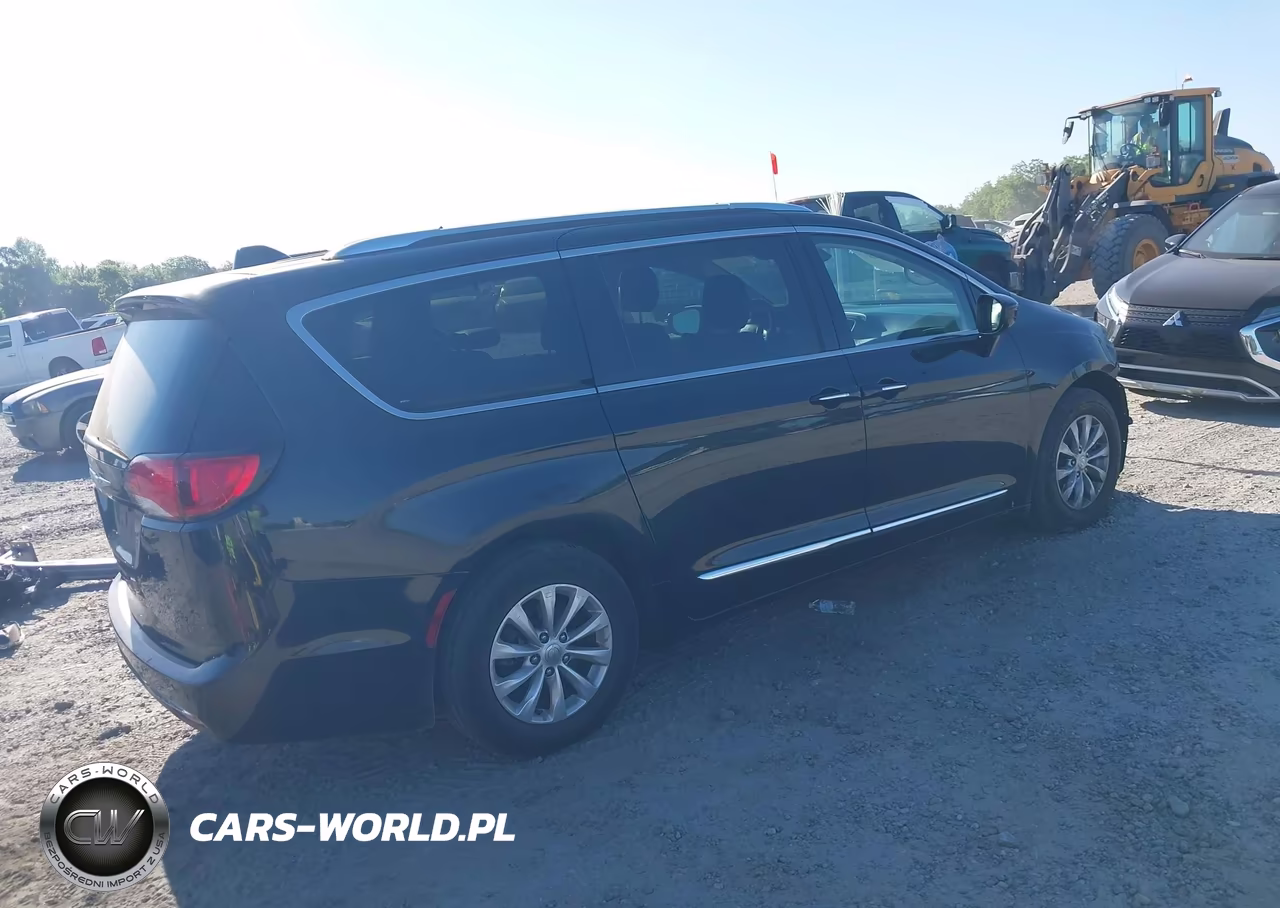 2019 Chrysler Pacifica Touring L VIN:2C4RC1BG0KR650289 - 4