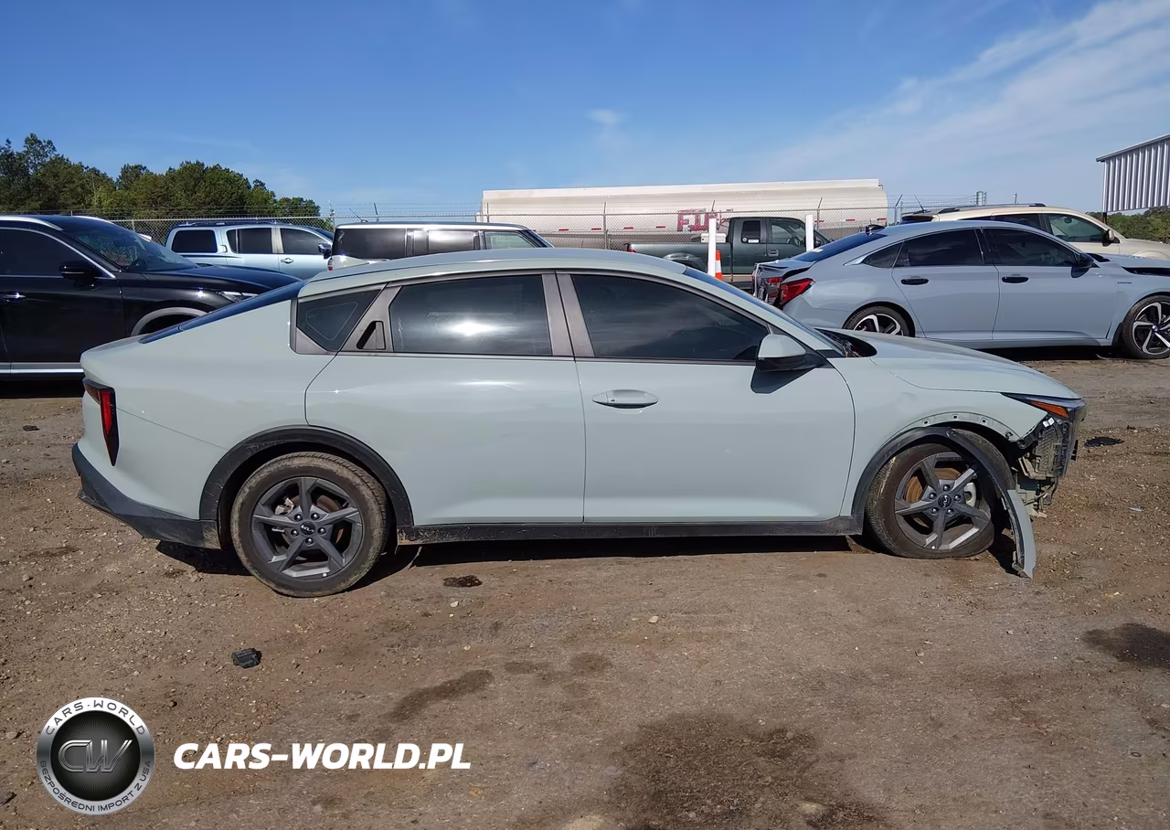 2025 Kia K4 Lxs VIN:3KPFT4DE5SE090111 - 14