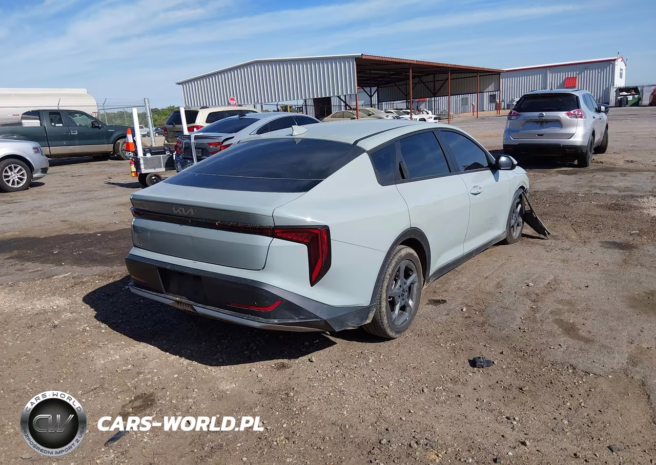 2025 Kia K4 Lxs VIN:3KPFT4DE5SE090111 - 4