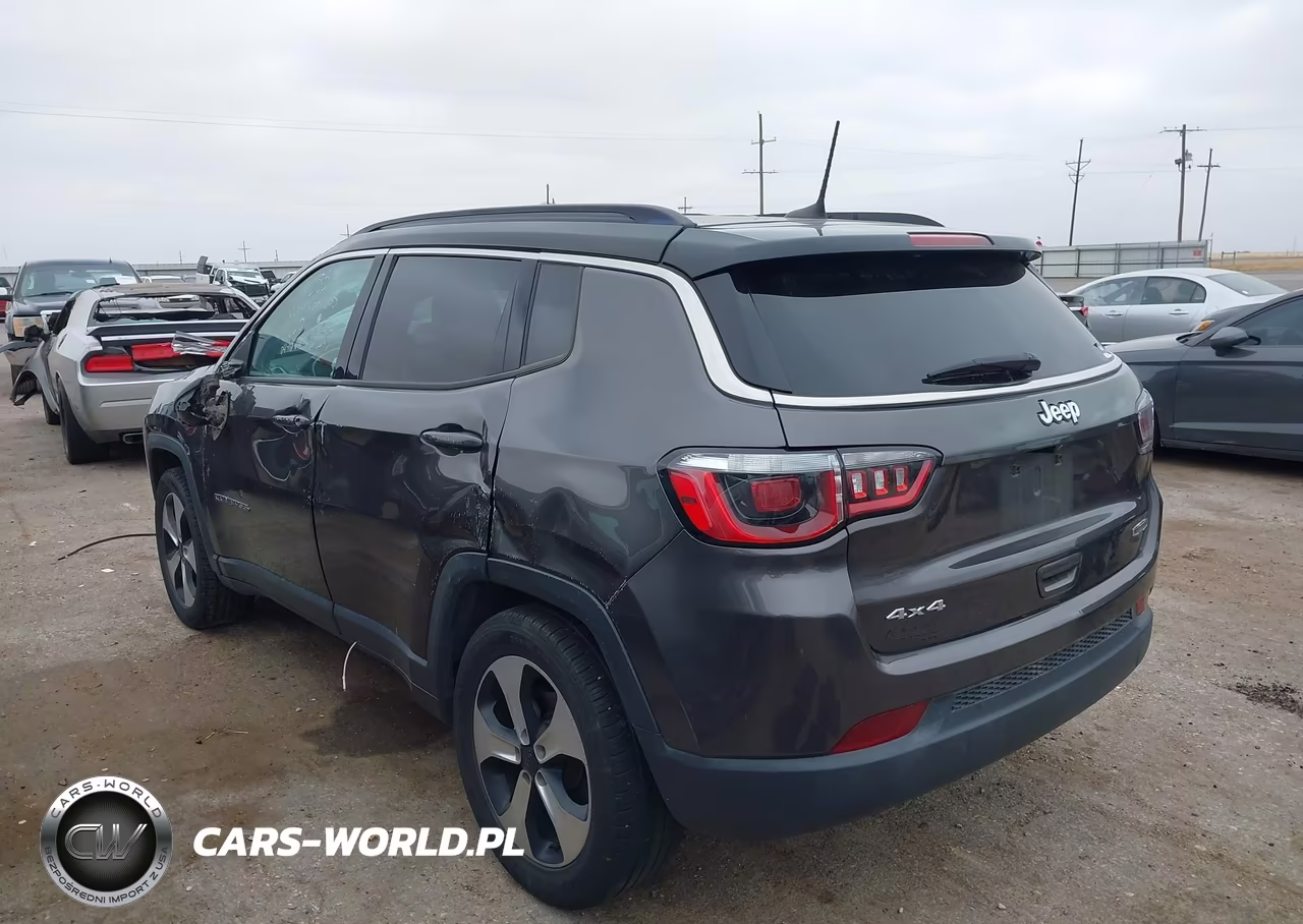 2018 Jeep Compass Latitude 4X4 VIN:3C4NJDBB5JT113620 - 3