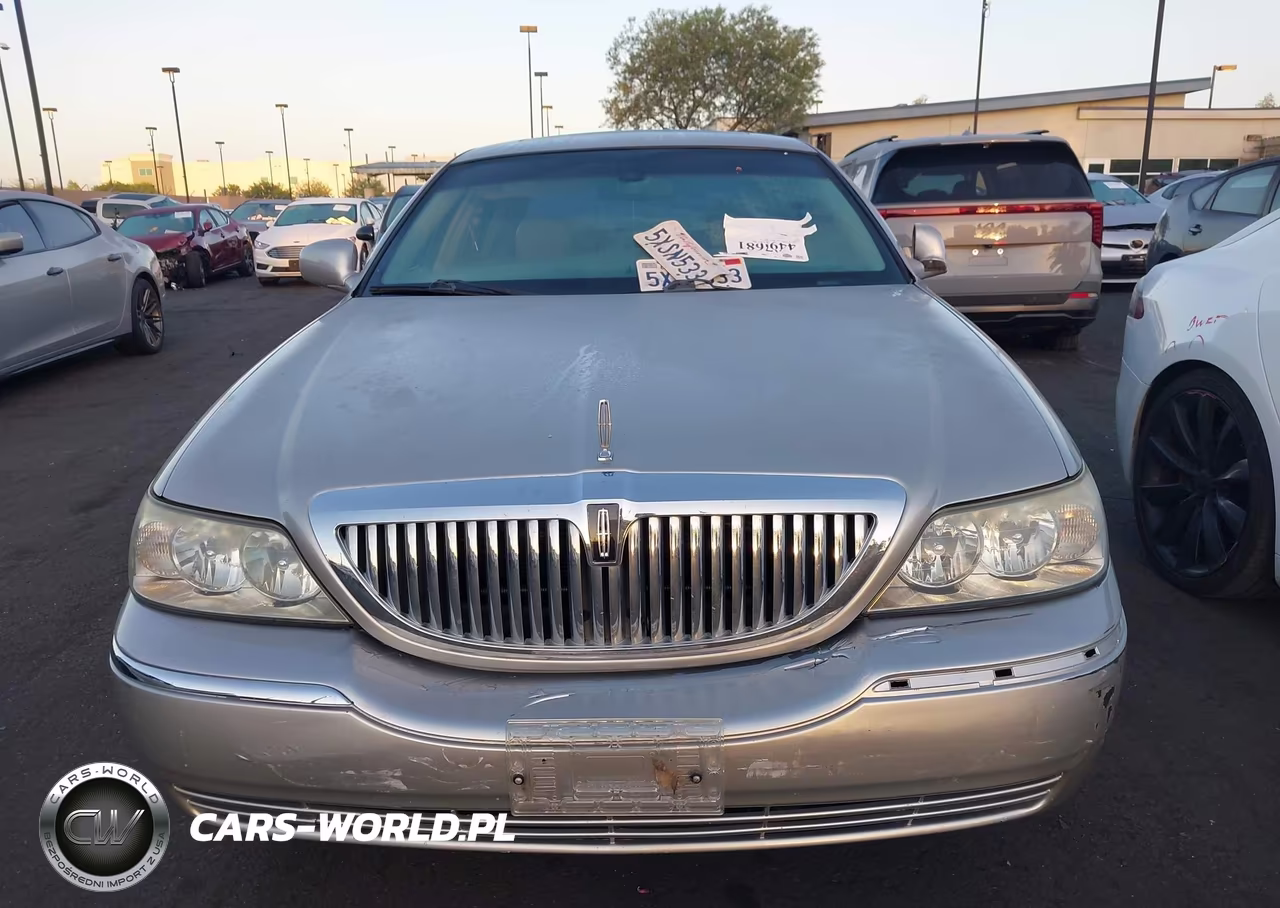 2007 Lincoln Town Car Signature Limited VIN:1LNHM82W17Y620998 - 13