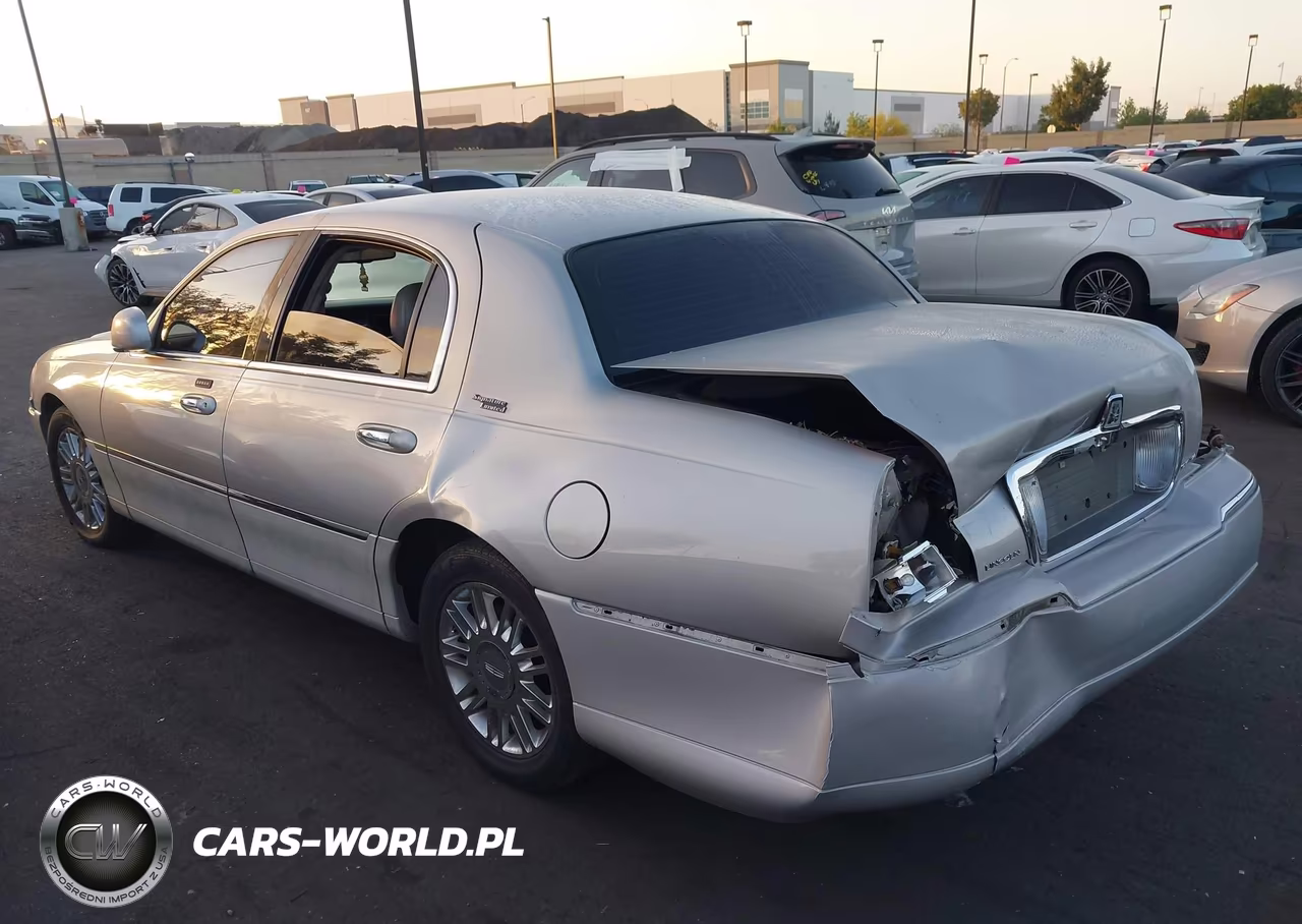 2007 Lincoln Town Car Signature Limited VIN:1LNHM82W17Y620998 - 3