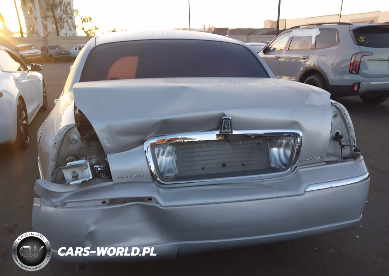 2007 Lincoln Town Car Signature Limited VIN:1LNHM82W17Y620998 - 6