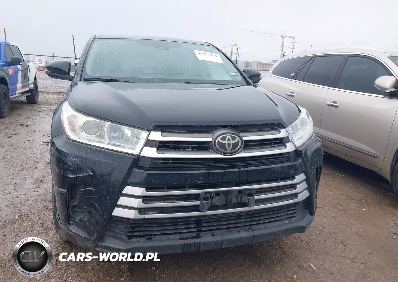 2018 Toyota Highlander Le VIN:5TDZZRFH6JS245737 - 12