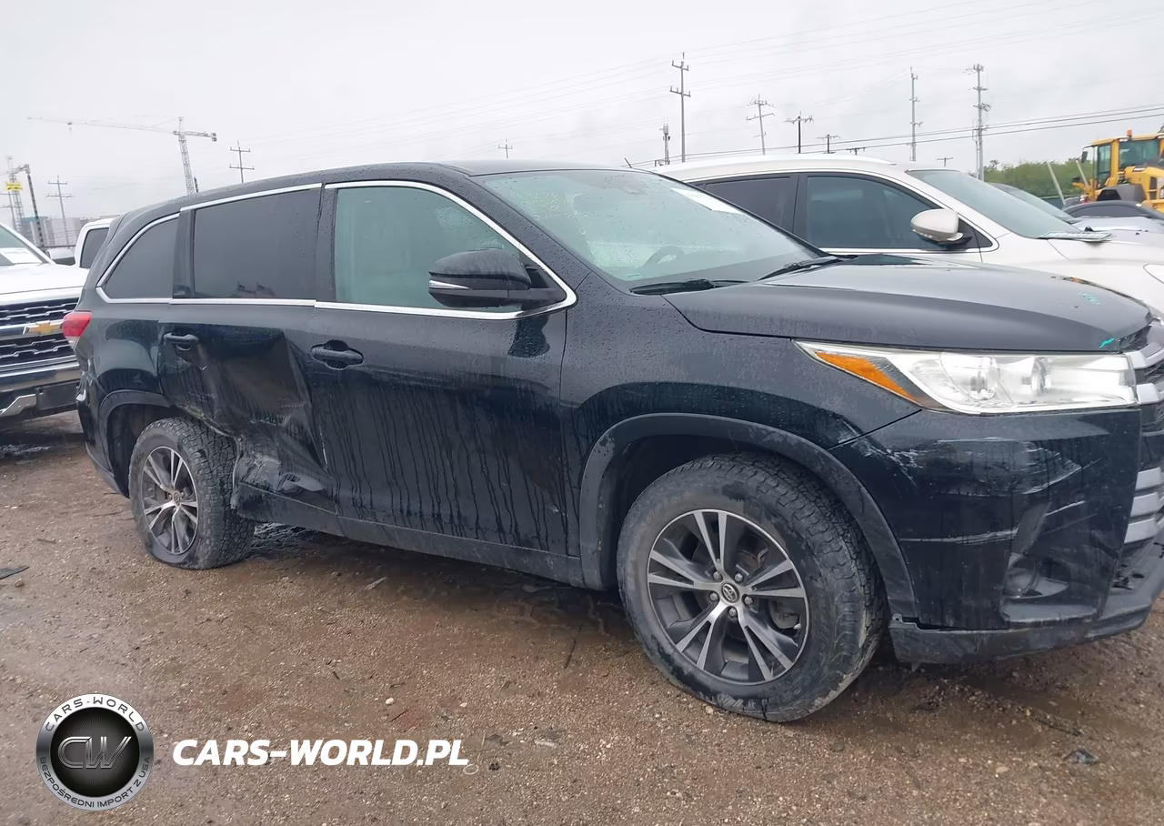 2018 Toyota Highlander Le VIN:5TDZZRFH6JS245737 - 13